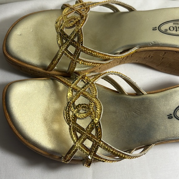 Woman Pre-Owned Callisto of California Gold Slip on Wedge Sandals Eur 40 US 9.5 - Picture 2 of 7